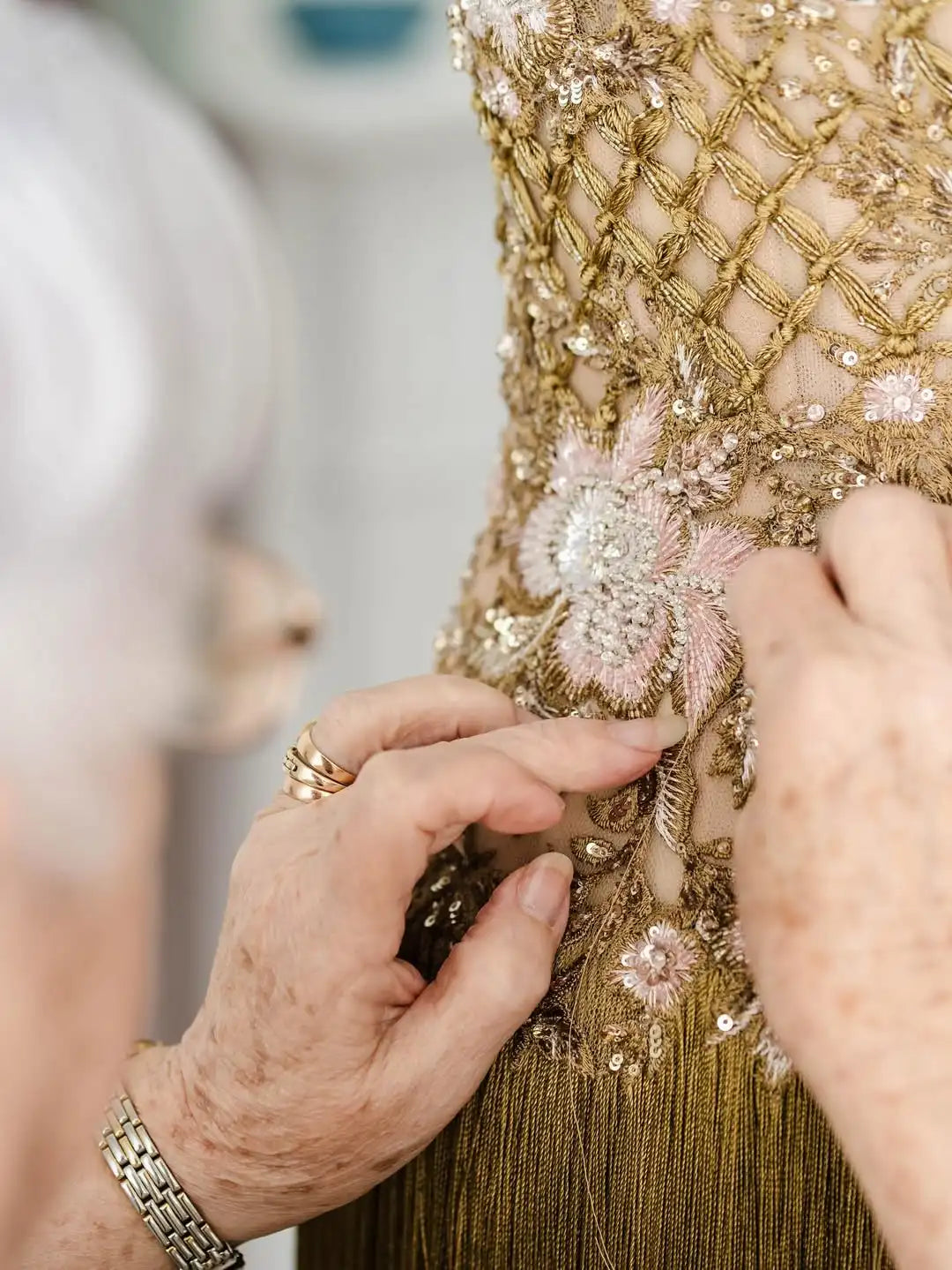 New Design Elegant Spaghetti Strap Floral Beaded Fringe Mesh High Slit Bodycon Mermaid Evening Prom Formal Party Dress