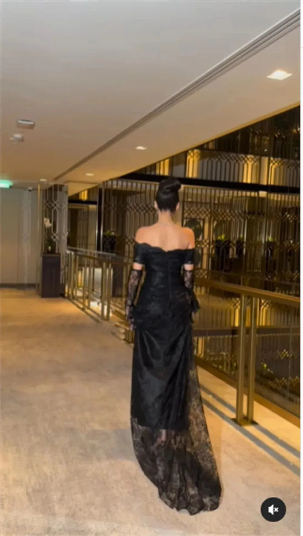 Customized Exquisite and Temperament Lace Boat Neck Off the Shoulder Evening Dress Sweep Train Sleeveless Party Gowns for Ladies