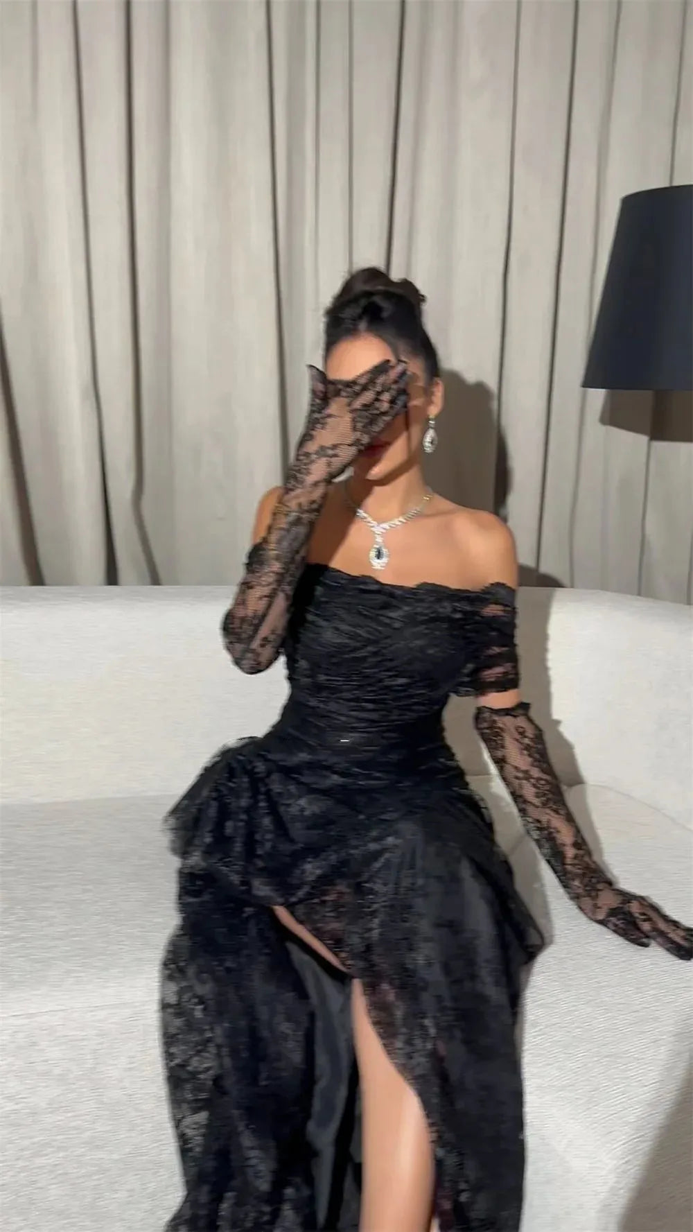 Customized Exquisite and Temperament Lace Boat Neck Off the Shoulder Evening Dress Sweep Train Sleeveless Party Gowns for Ladies