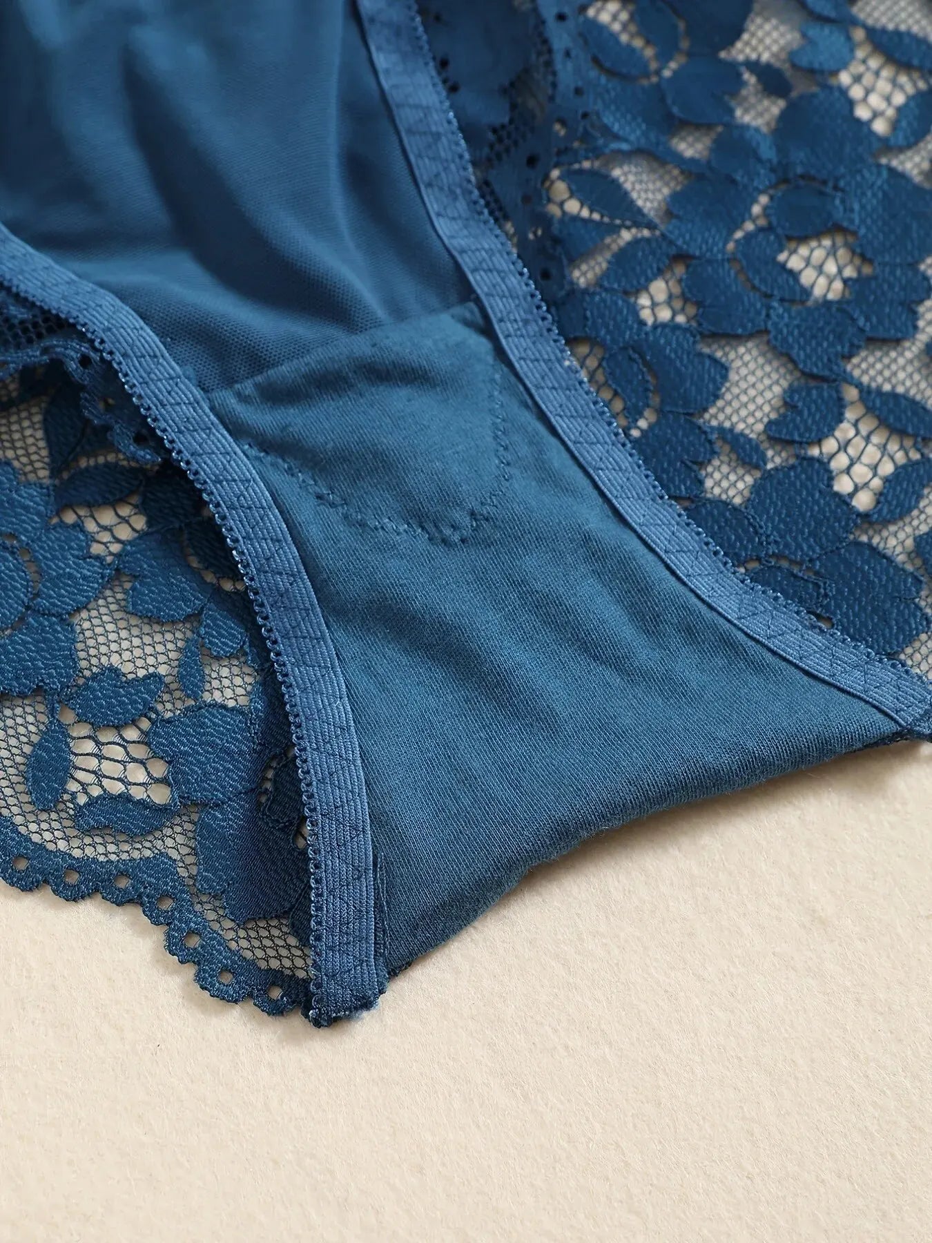 1 Set Elegant Lace Embroidery Breathable Fabric Lingerie Set Push-Up Bra Drop Waist Sheer Panty - Ultimate Valentine's Day