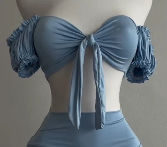 A sexy and fashionable two-piece short skirt with hollowed-out pleated puffed sleeves that wraps the hips